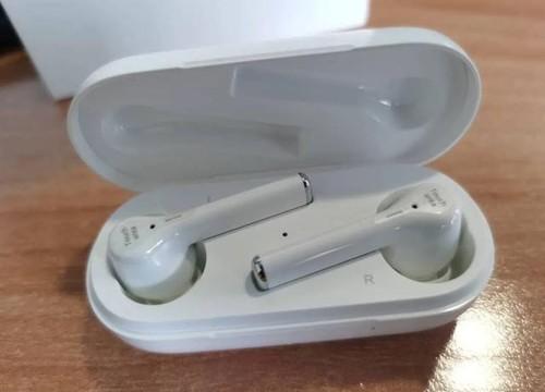 华为蓝牙耳机为什么充不上电，但是把耳机向上拔就好了